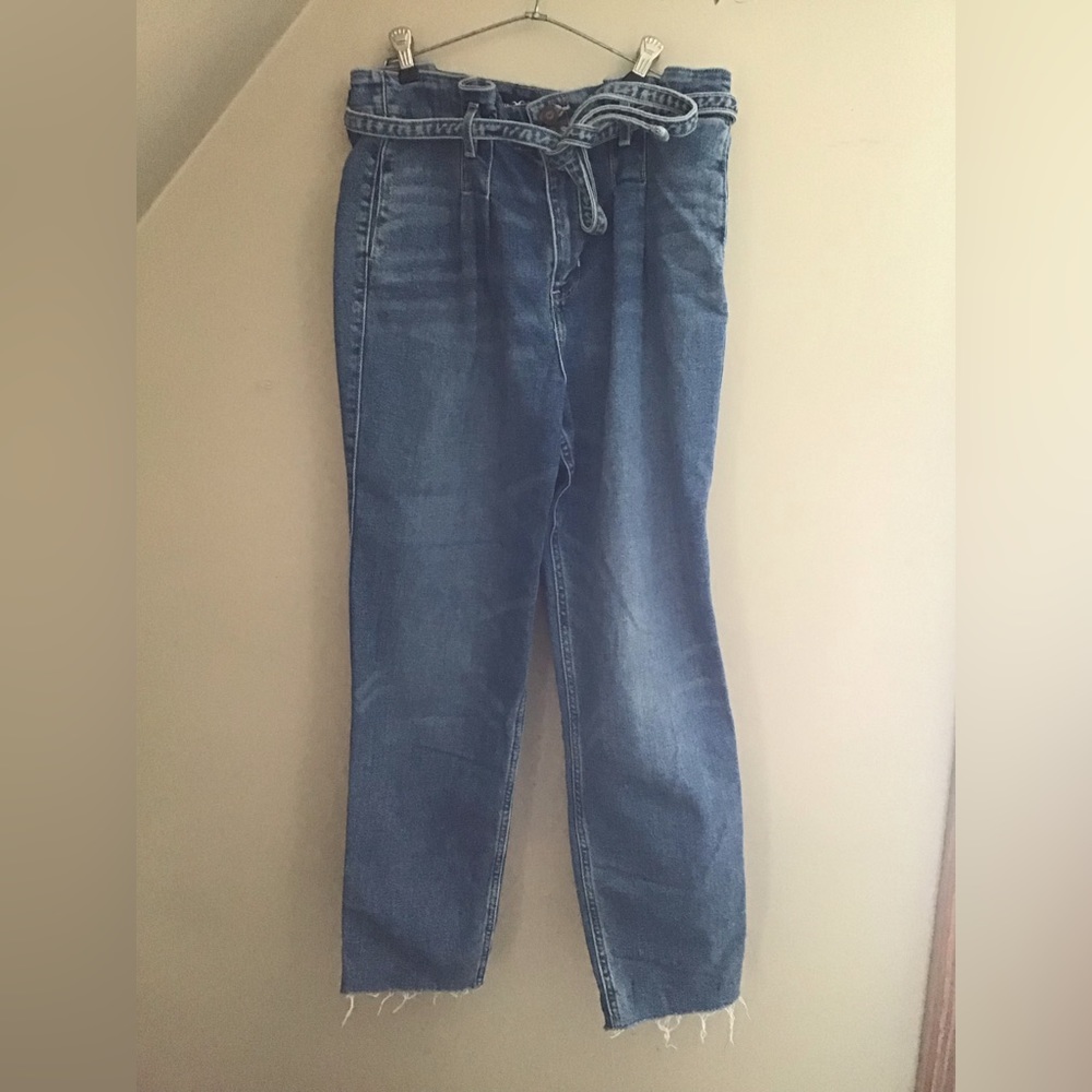 Hollister, Curvy Ultra High Rise Mom Jeans. Long.